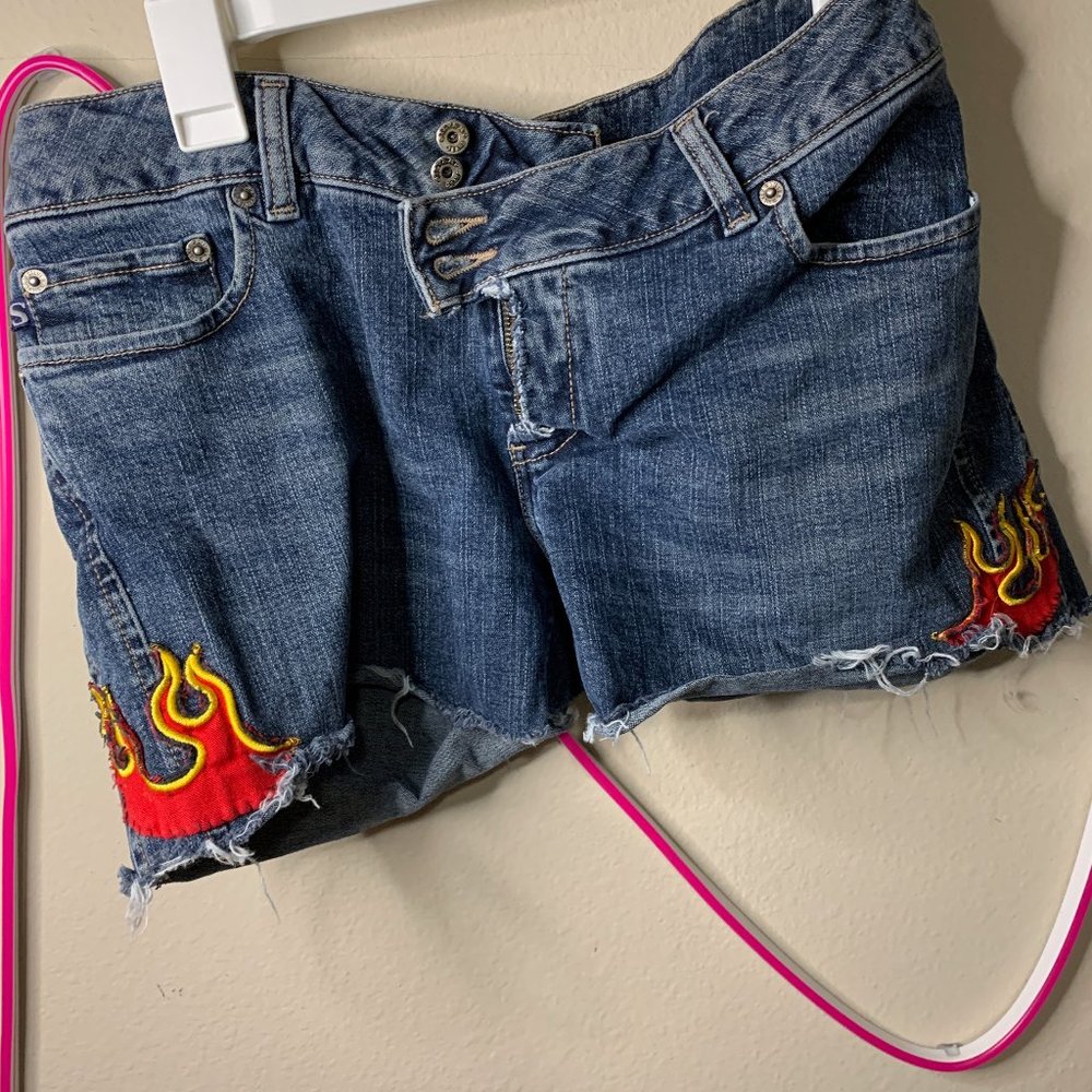 RARE SILVER JEANS VINTAGE STYLE FLAMED DENIM SHORTS SIZE 34